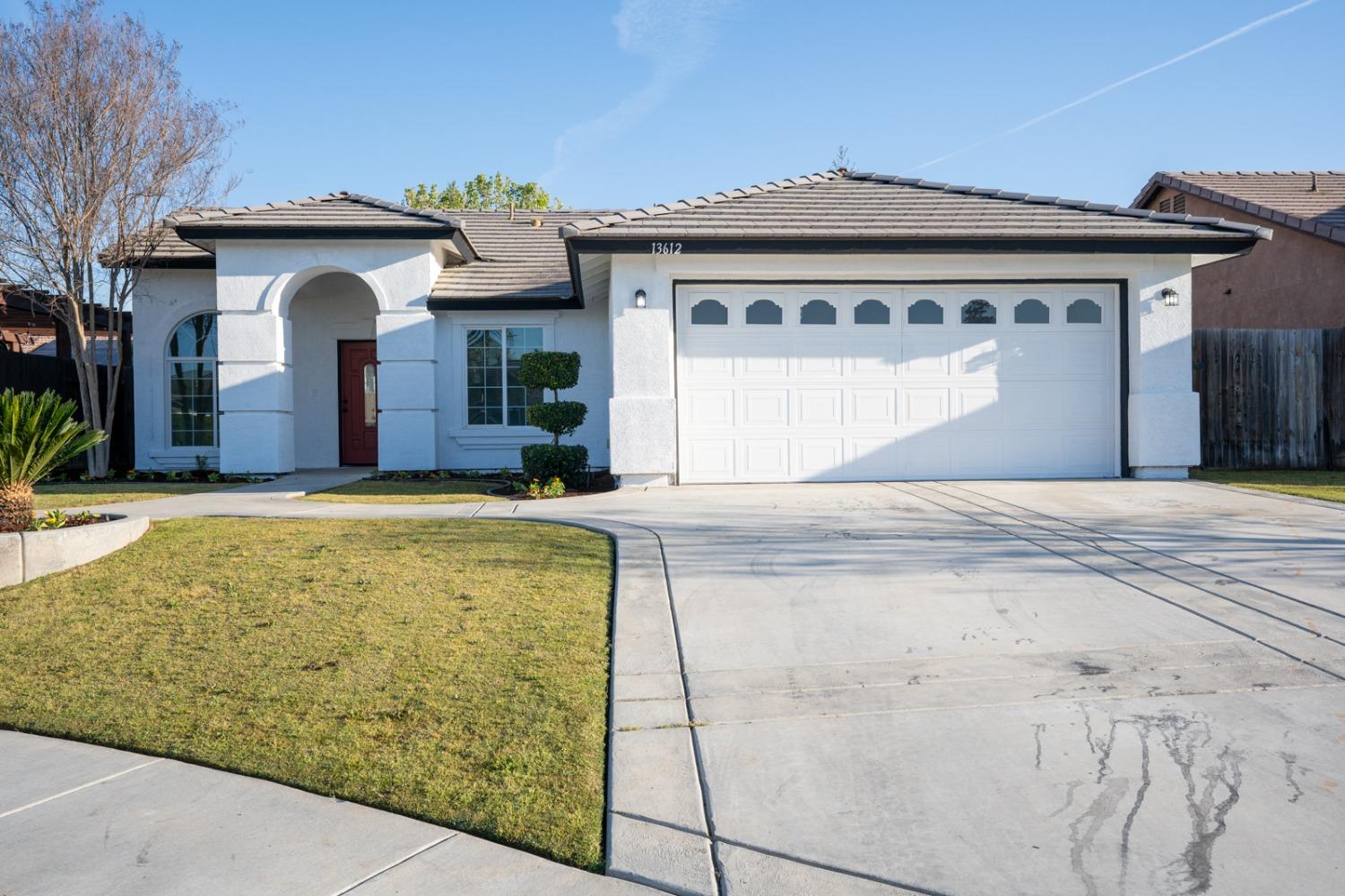13612 Dromore Court Bakersfield, CA 93314 - Photo 1 of 35 a view of a house with a tub