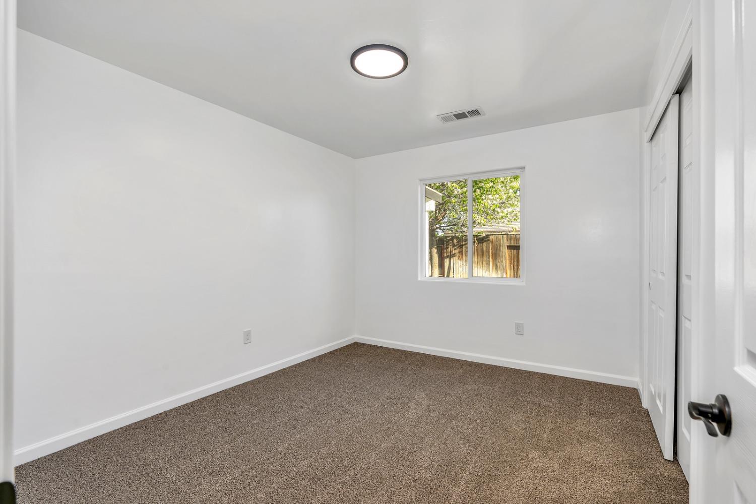 13612 Dromore Court Bakersfield, CA 93314 - Photo 17 of 35 an empty room with windows