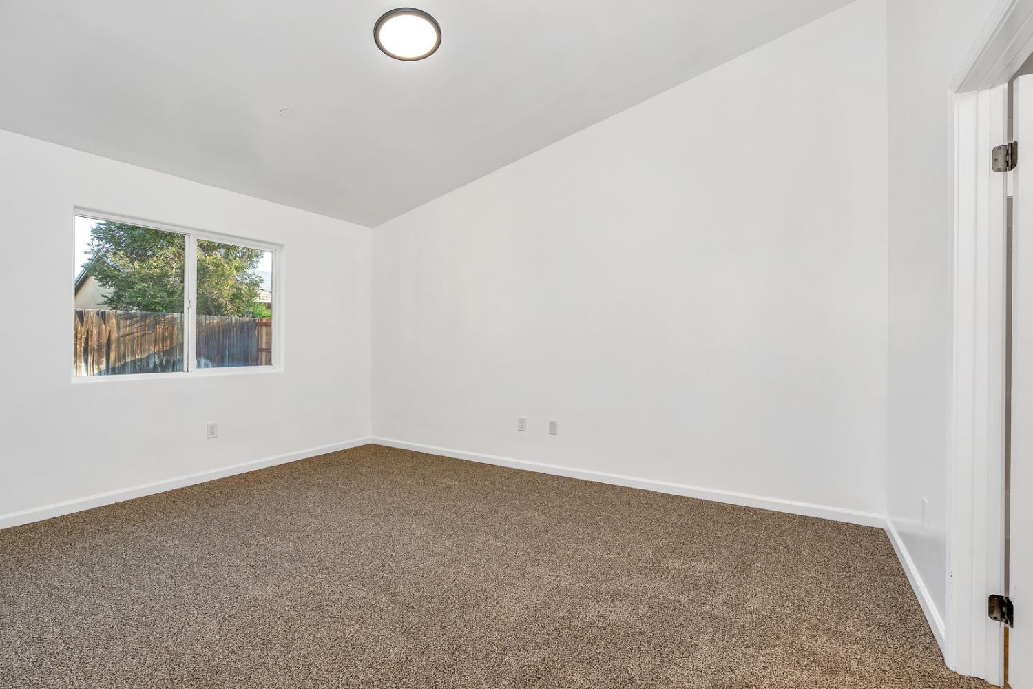 13612 Dromore Court Bakersfield, CA 93314 - Photo 19 of 35 an empty room with a window