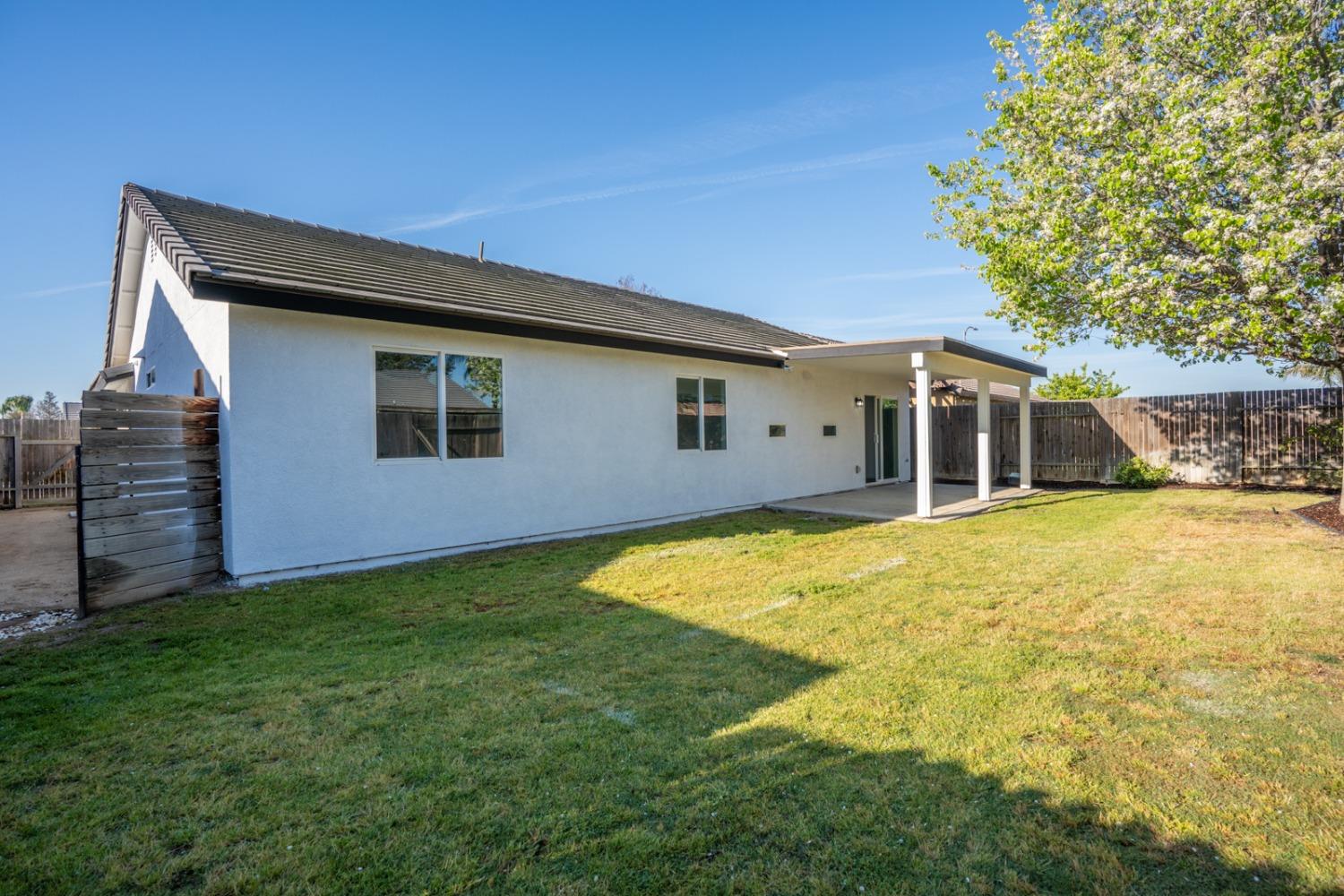 13612 Dromore Court Bakersfield, CA 93314 - Photo 32 of 35 a house with swimming pool in front of it