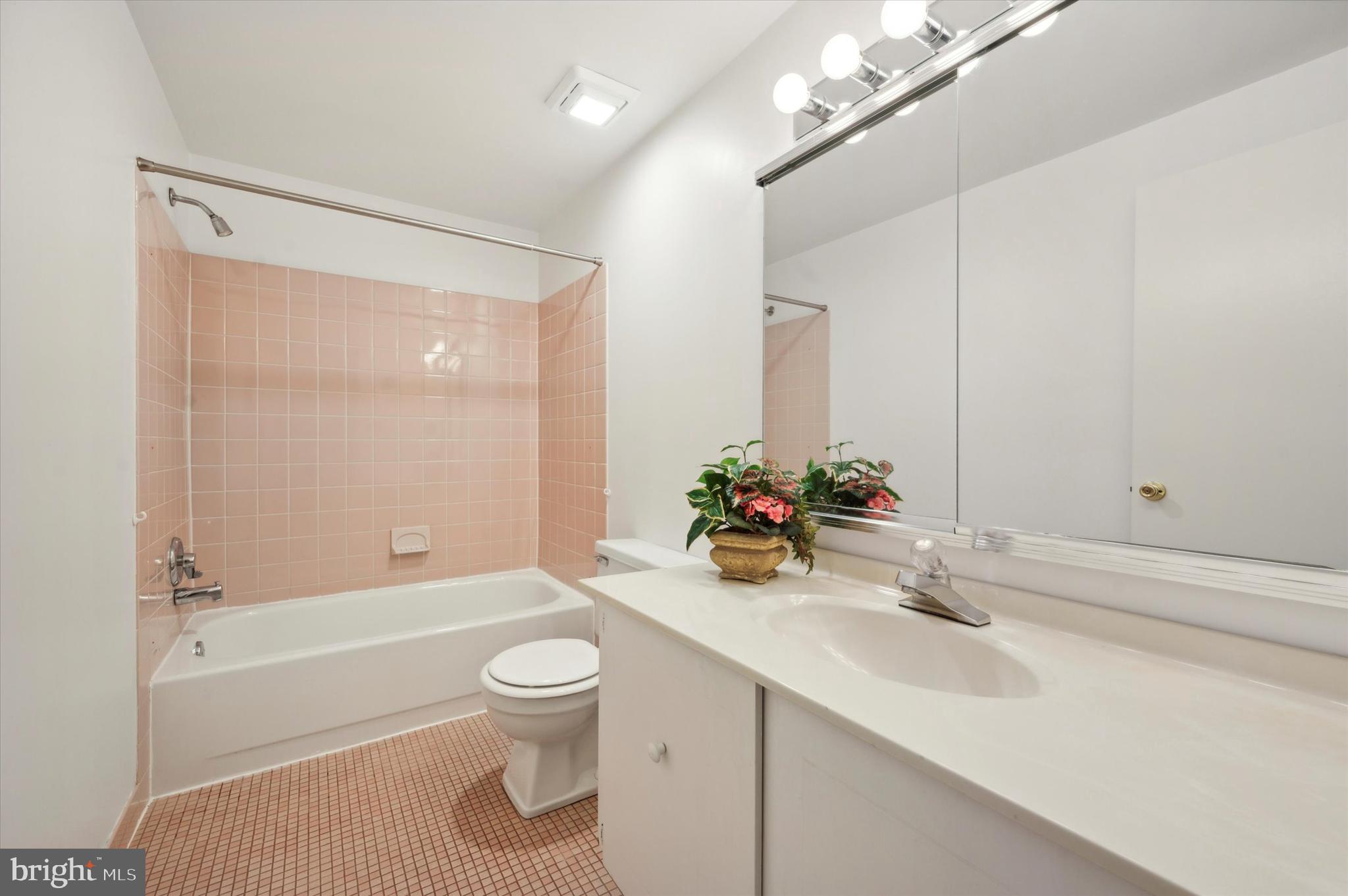 957 Putnam Boulevard Wallingford, PA 19086 - Photo 13 of 14 Pretty and Pink All Bathroom
