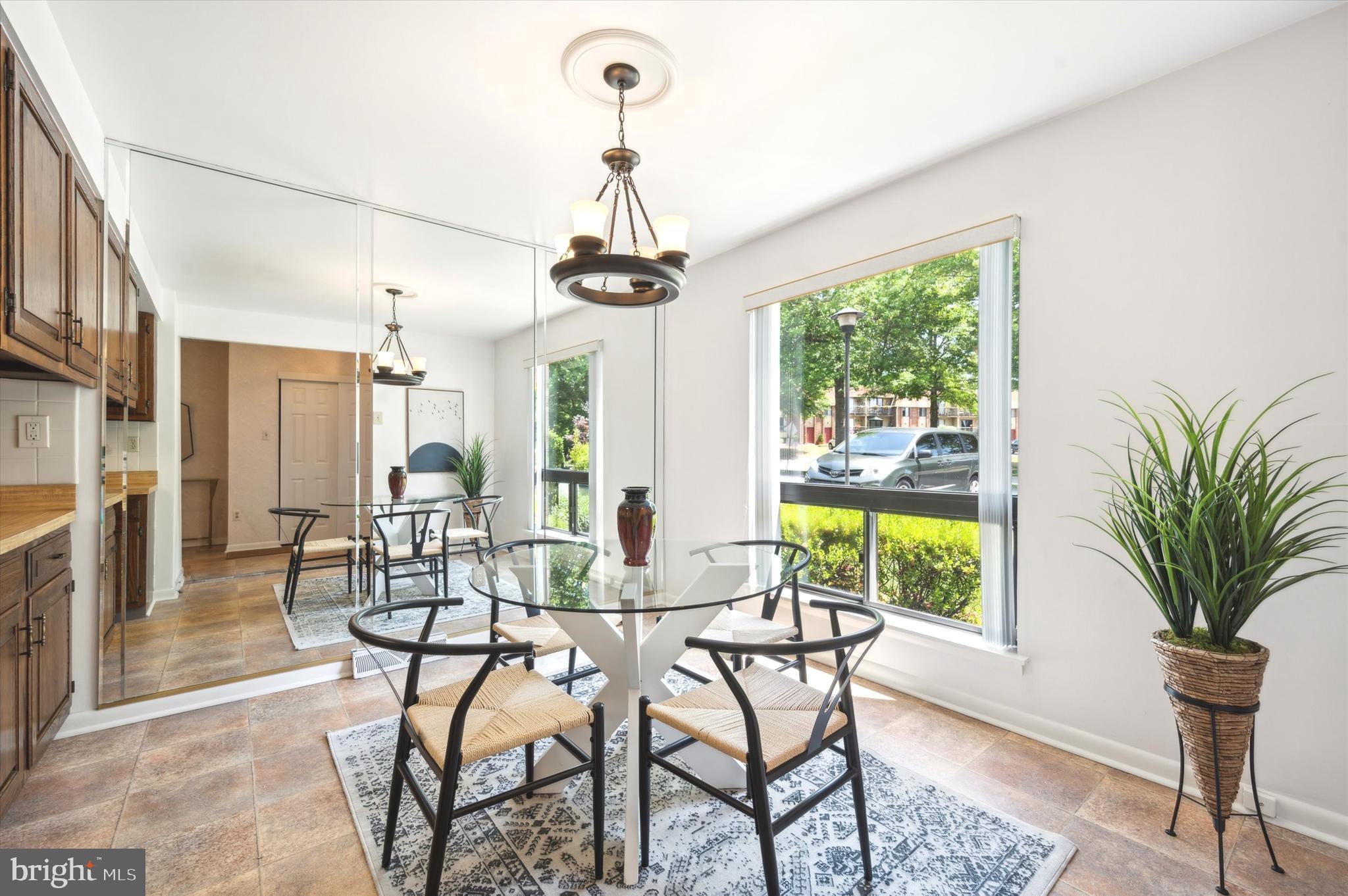 957 Putnam Boulevard Wallingford, PA 19086 - Photo 2 of 14 Dining Area