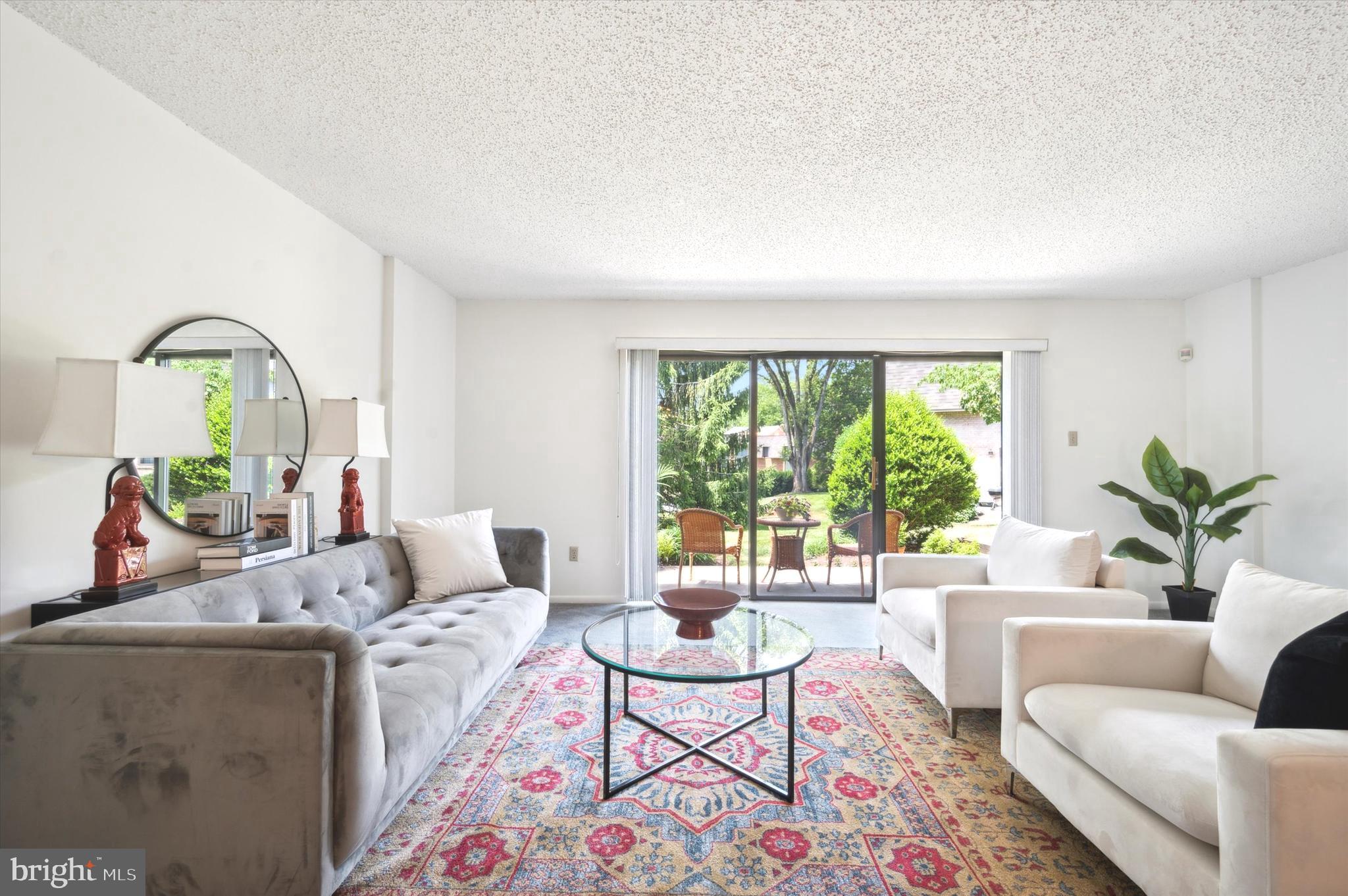 957 Putnam Boulevard Wallingford, PA 19086 - Photo 6 of 14 Living Room