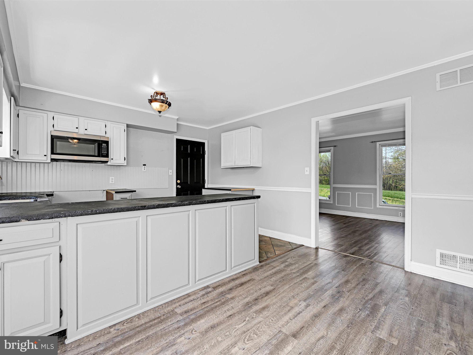 2702 Shumaker Road Manheim, PA 17545 - Photo 8 of 27