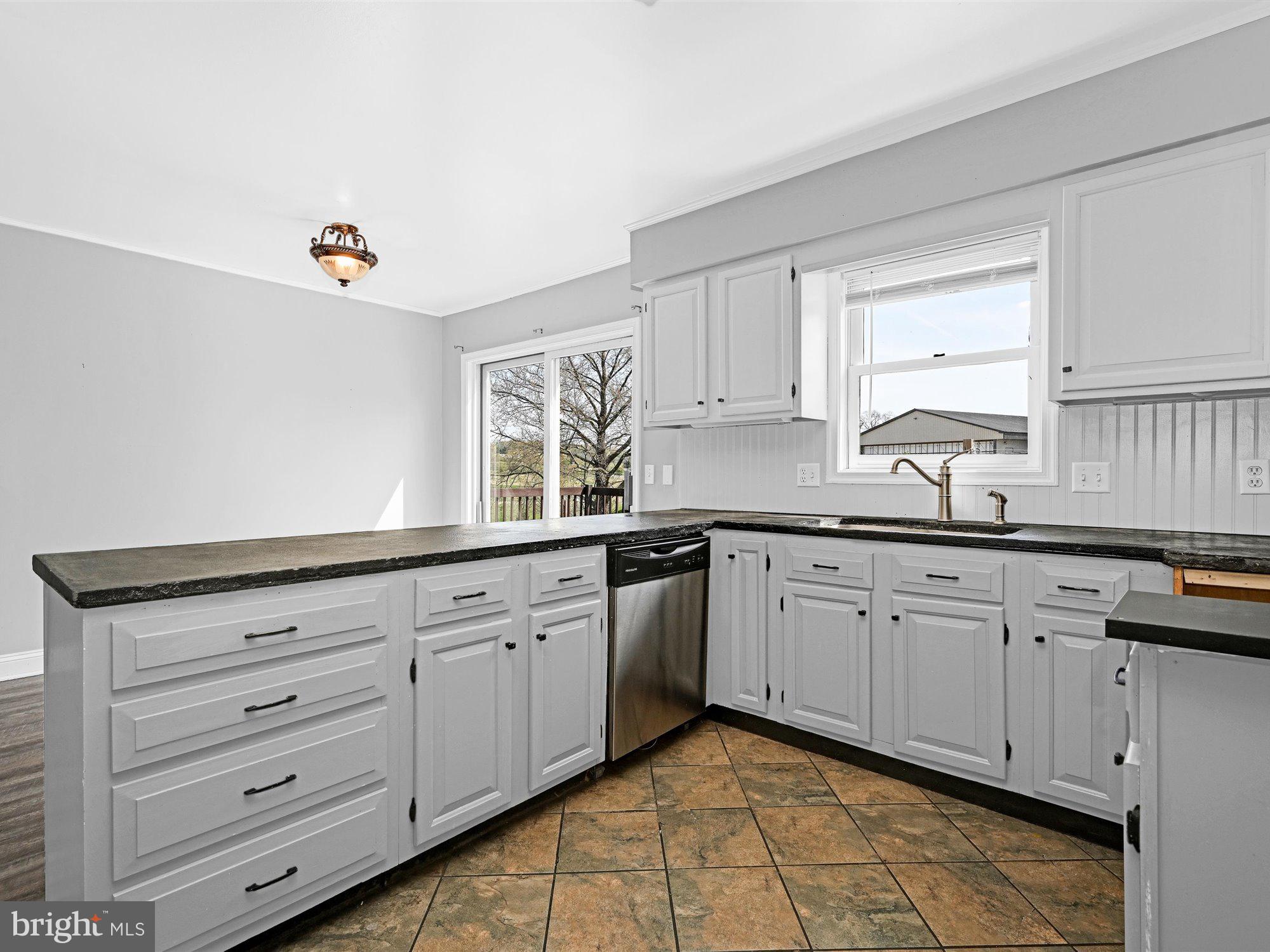 2702 Shumaker Road Manheim, PA 17545 - Photo 10 of 27