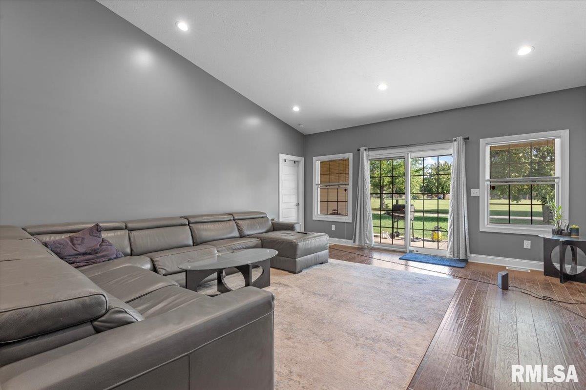 302 Harbor Point Place Springfield, IL 62712 - Photo 10 of 38 Gallery Image 10