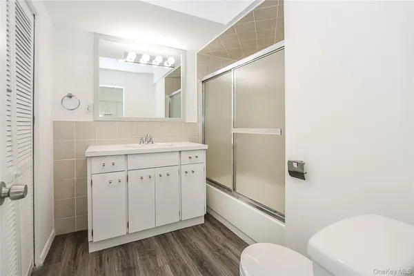 $3,000 | 75 Maxwell Avenue, Unit B, Oyster Bay, NY 11771