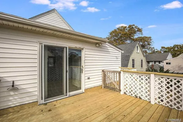 $3,150 | 75 Maxwell Avenue, Unit B, Oyster Bay, NY 11771