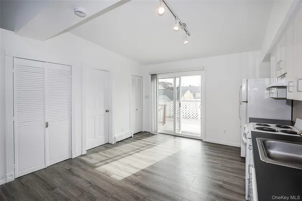 $3,150 | 75 Maxwell Avenue, Unit B, Oyster Bay, NY 11771