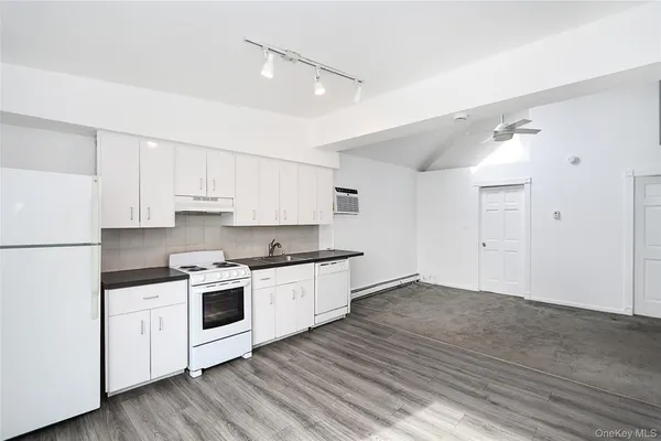 $3,150 | 75 Maxwell Avenue, Unit B, Oyster Bay, NY 11771