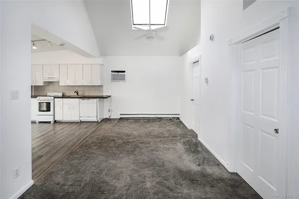 $3,150 | 75 Maxwell Avenue, Unit B, Oyster Bay, NY 11771