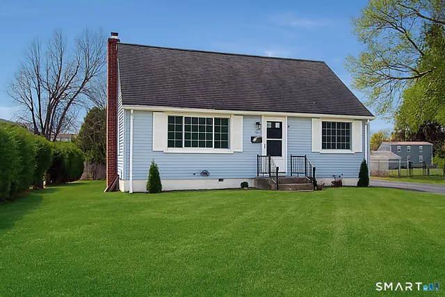 a view of a house with a backyard
