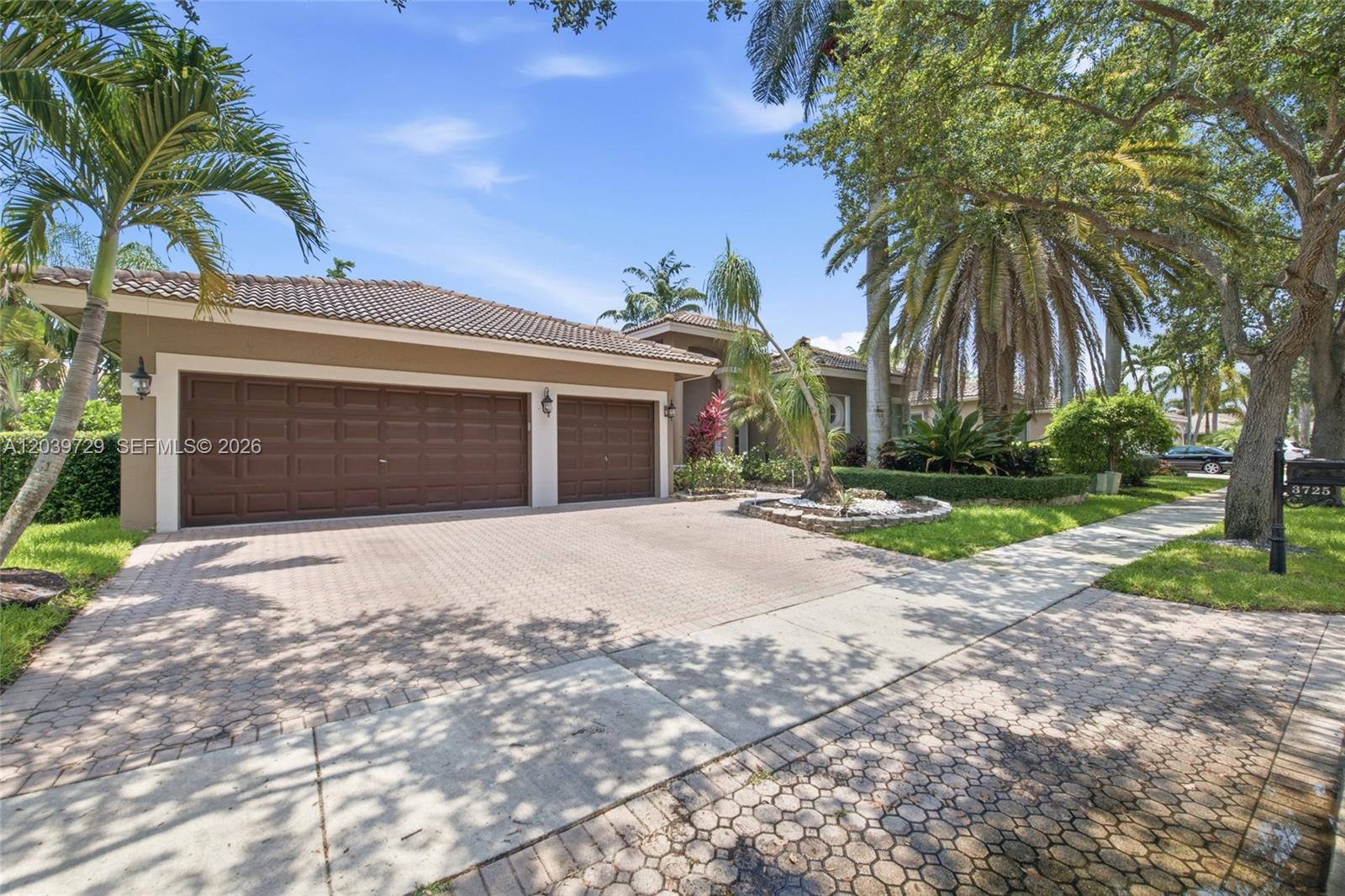 3725 Oak Ridge Lane Weston, FL 33331 - Photo 2 of 42