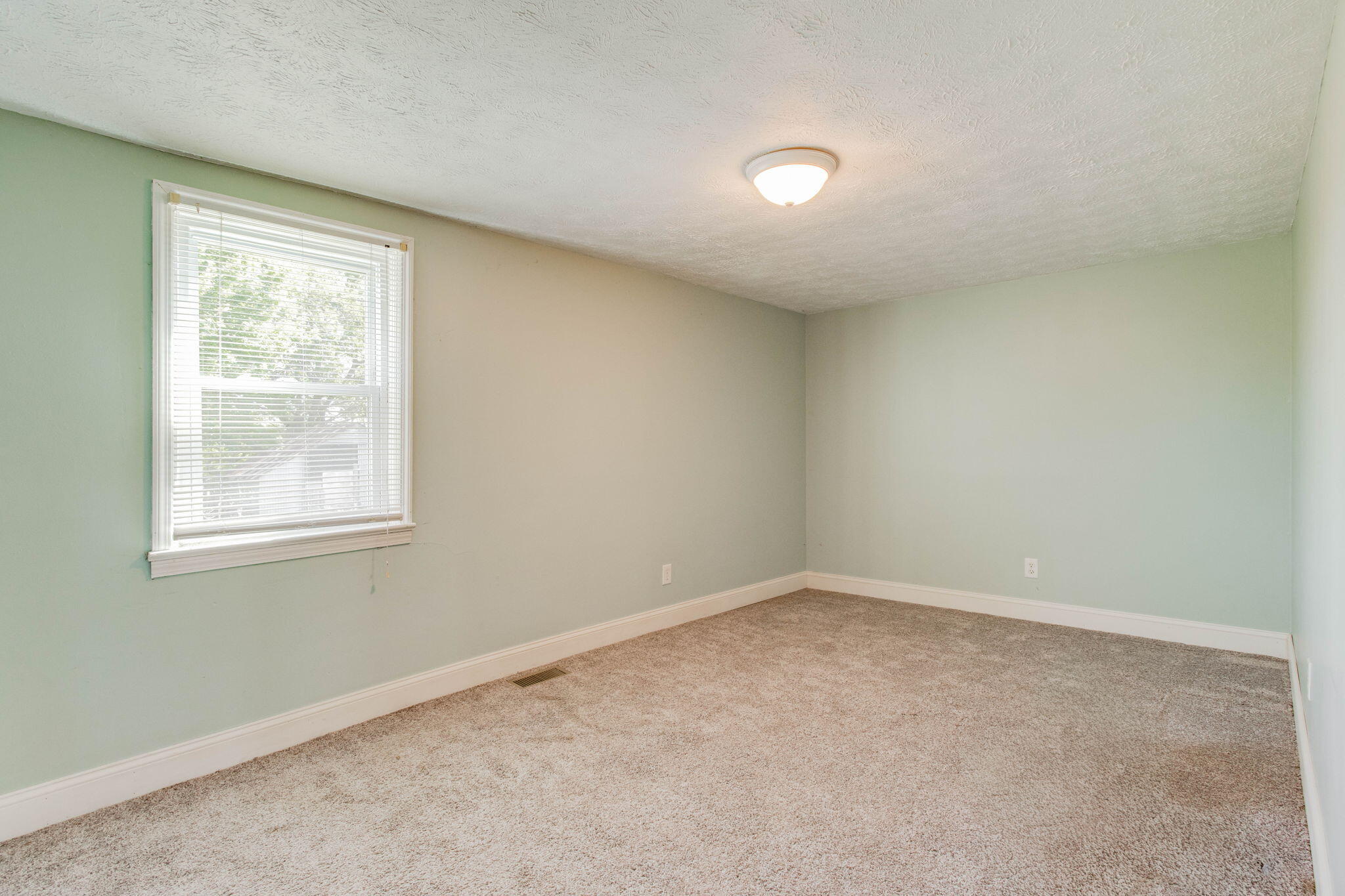 8228 Elida Road Lima, OH 45807 - Photo 17 of 32