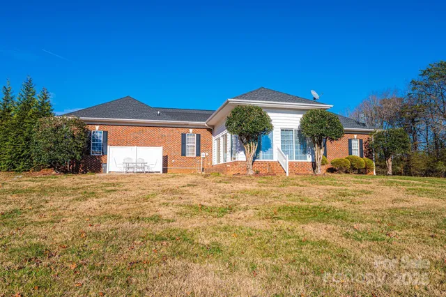 a view of a house with a yard and tree