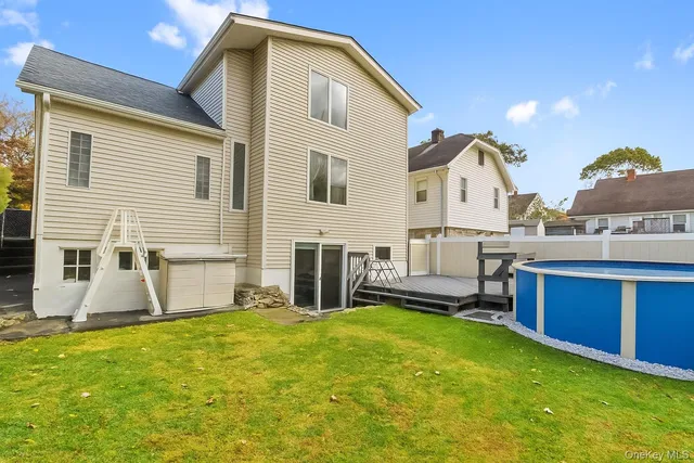 a front view of house with yard