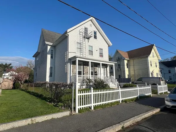 $2,100 | 10 Clinton Street, Unit 5, Taunton, MA 02780
