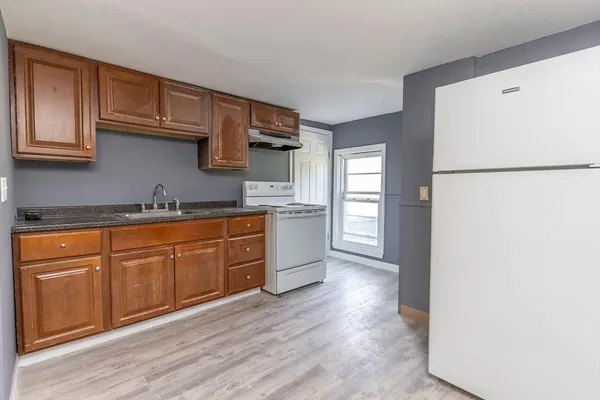 $2,100 | 10 Clinton Street, Unit 5, Taunton, MA 02780