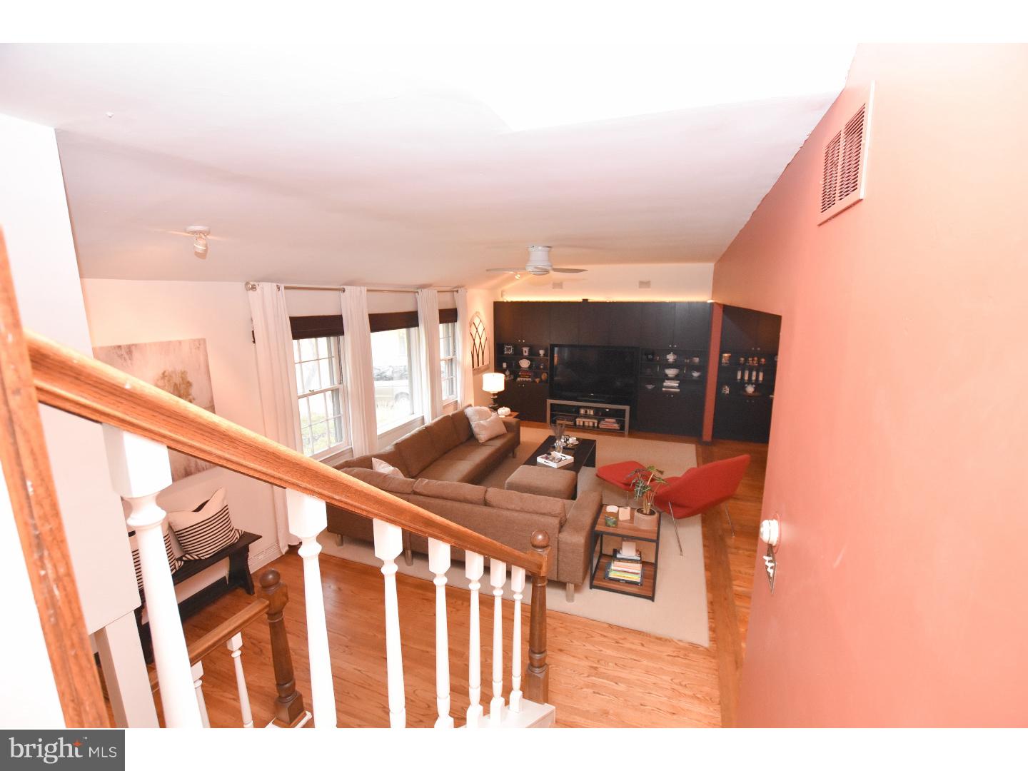 518 Howard Road Cherry Hill, NJ 08034 - Photo 12 of 24 Living Room