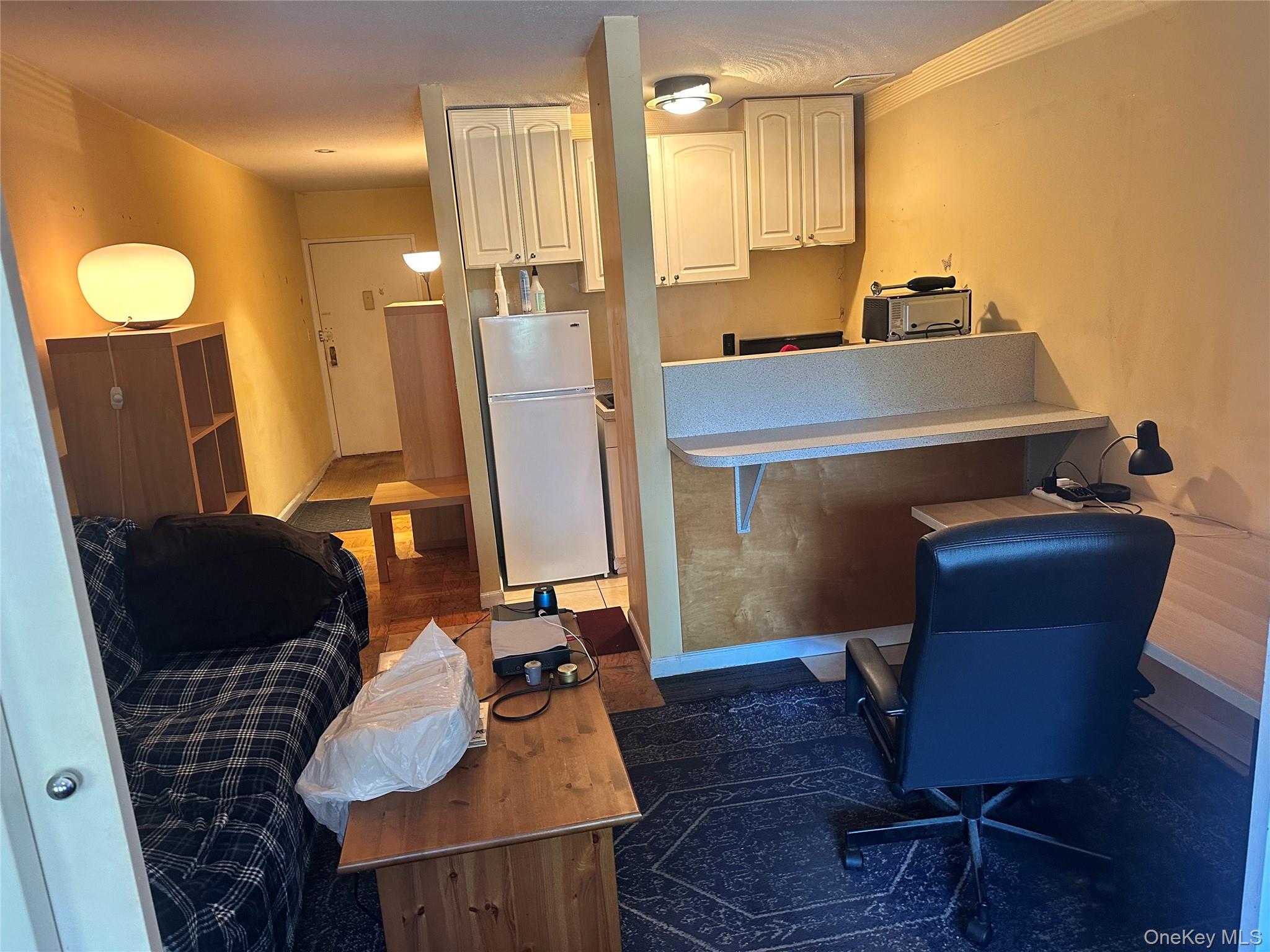 2201 Palmer Avenue, Unit 2F New Rochelle, NY 10801 - Photo 11 of 16 a living room with furniture and a mirror