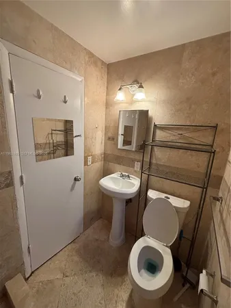 $1,700 | 1522 Meridian Avenue, Unit 6, Miami Beach, FL 33139