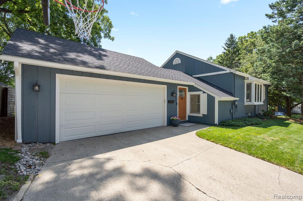 212 North Alice Avenue Rochester, MI 48307 - Photo 1 of 28