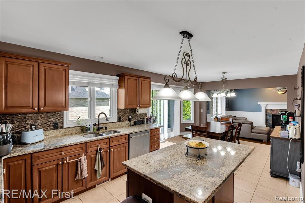 1012 Rochelle Park Drive Rochester Hills, MI 48309 - Photo 17 of 38