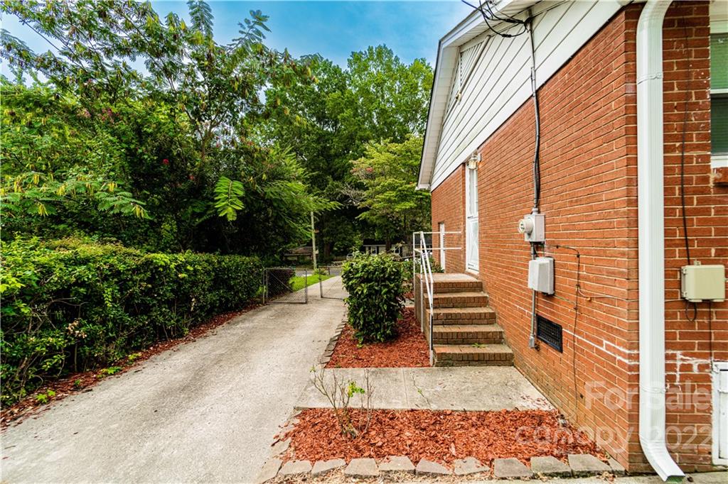 3301 Valley Grove Road Charlotte, NC 28227 - Photo 10 of 32 Gallery Image 10