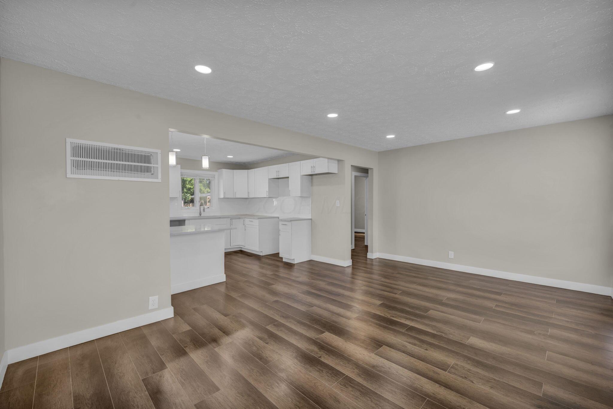 486 Basswood Road Columbus, OH 43207 - Photo 11 of 31 11-web-or-mls-Basswood Rd_10