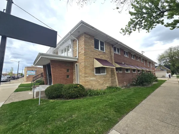 $1,750 | 3151 North Melvina Avenue, Unit 2A, Chicago, IL 60634