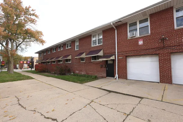 $1,750 | 3151 North Melvina Avenue, Unit 2A, Chicago, IL 60634