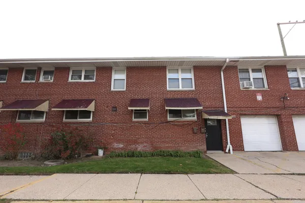 $1,750 | 3151 North Melvina Avenue, Unit 2A, Chicago, IL 60634