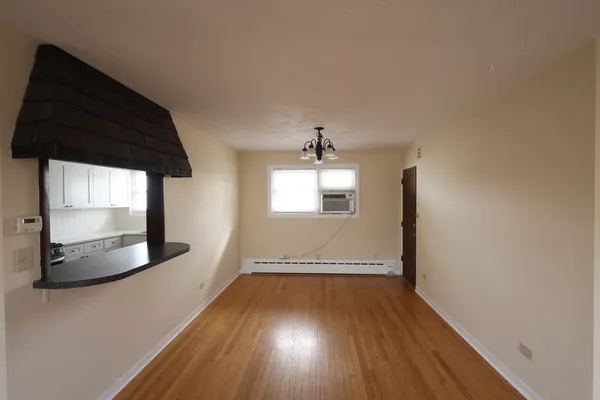 $1,750 | 3151 North Melvina Avenue, Unit 2A, Chicago, IL 60634