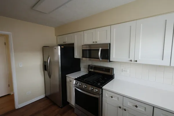 $1,750 | 3151 North Melvina Avenue, Unit 2A, Chicago, IL 60634