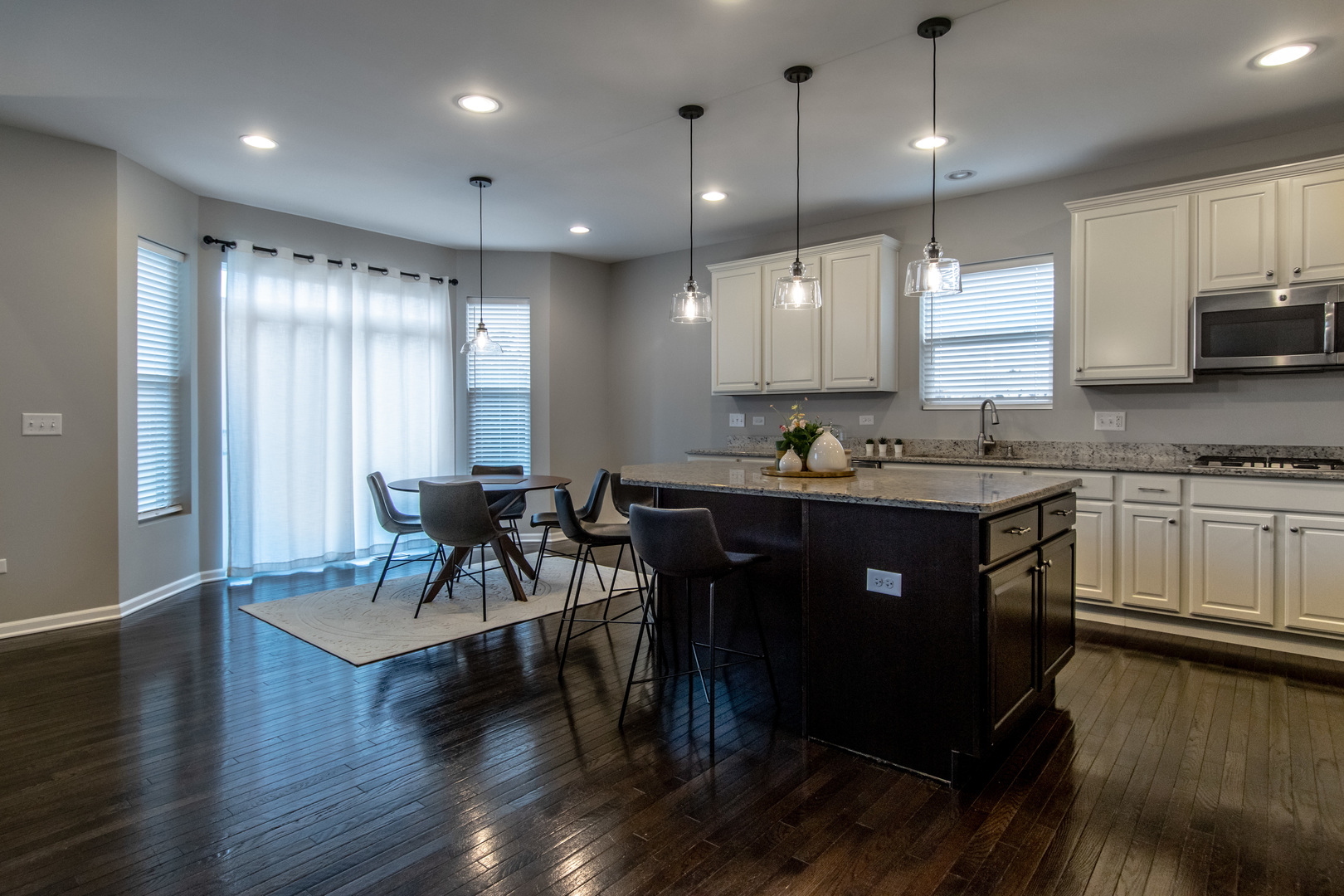 367 Bloomfield Circle East Oswego, IL 60543 - Photo 3 of 24