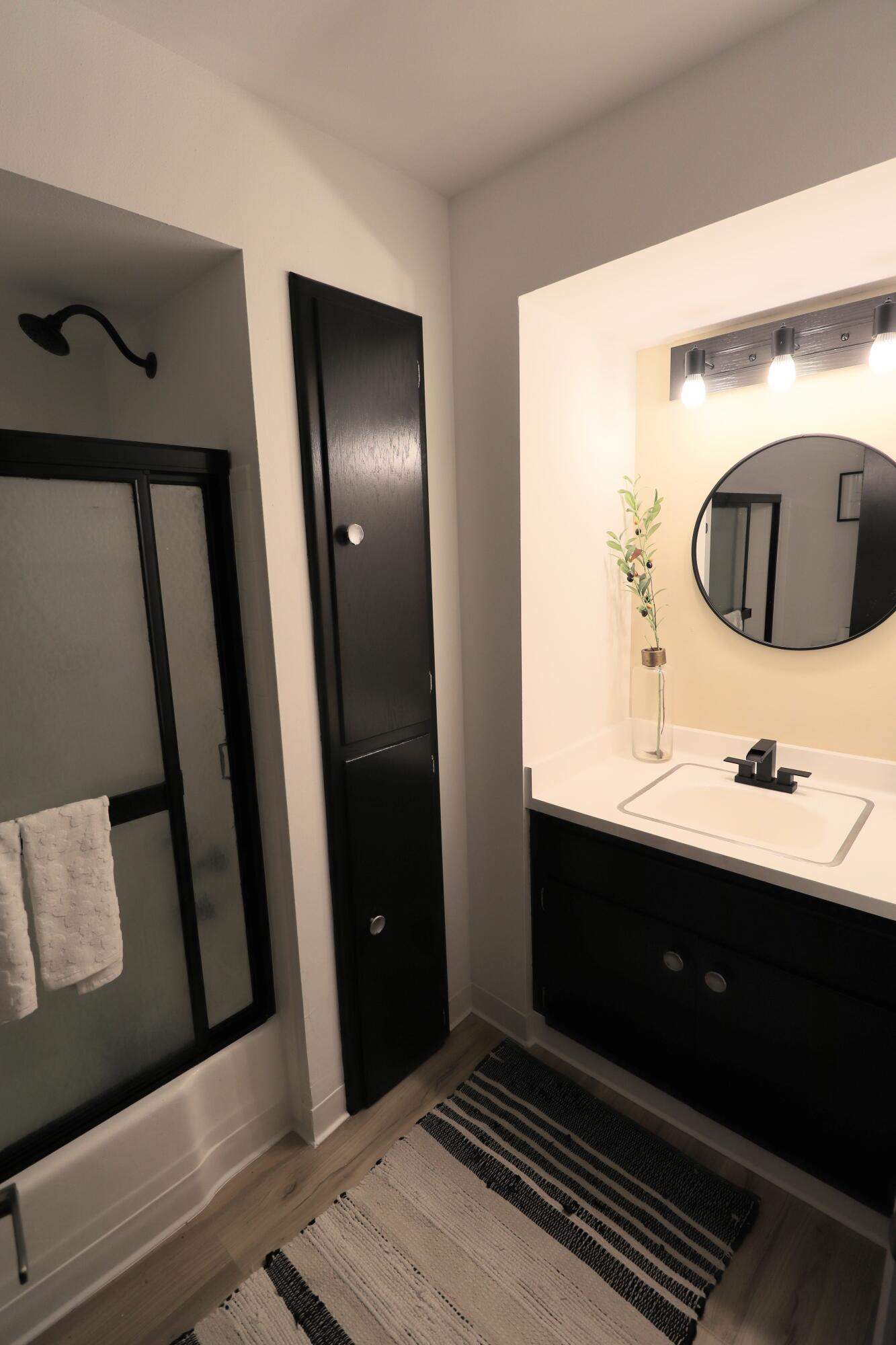 5228 South 9th Street Milwaukee, WI 53221 - Photo 8 of 23 Bathroom