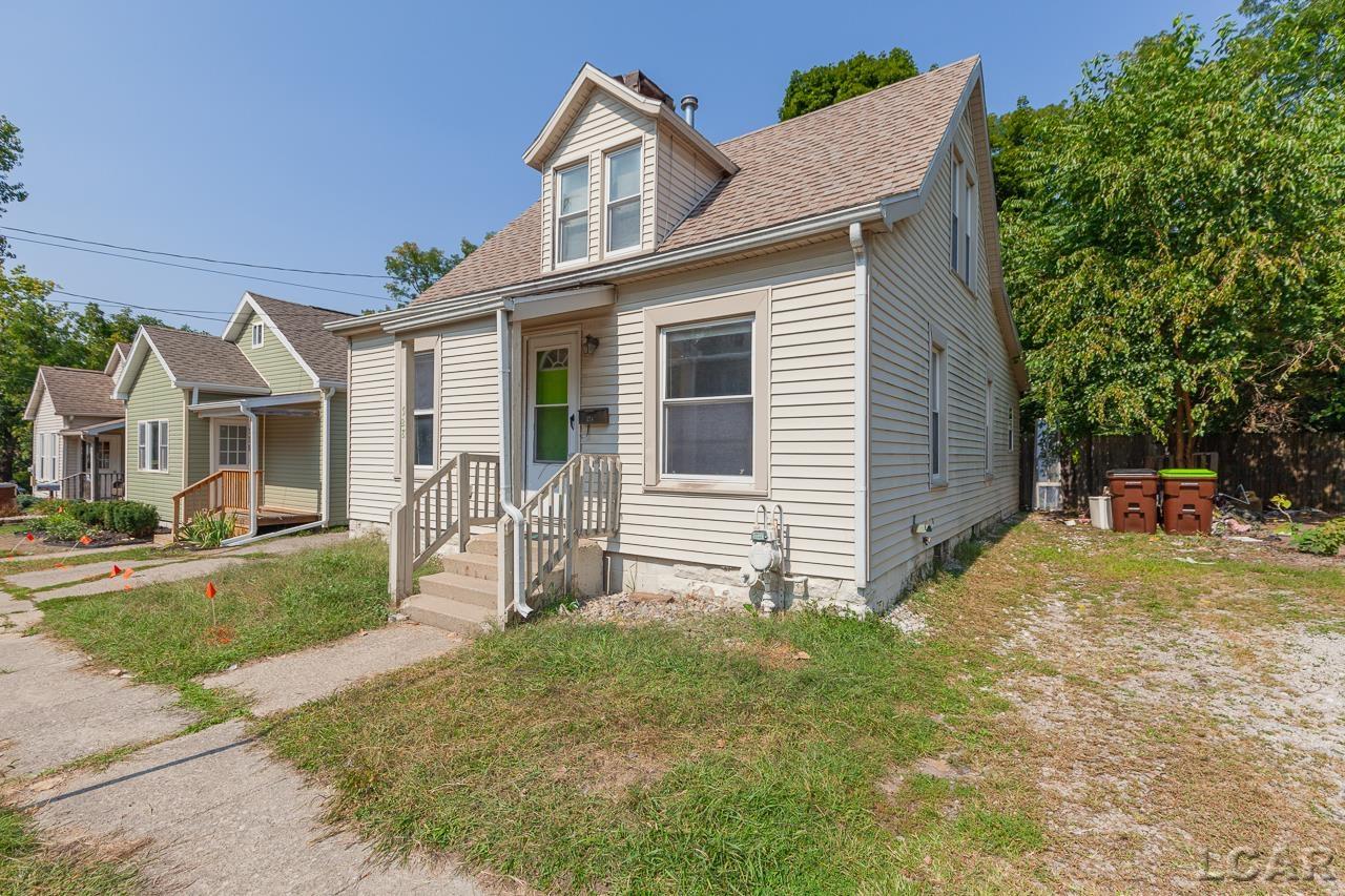 328 Crystal Spring Avenue Adrian, MI 49221 - Photo 3 of 24 50155313-0321a5ac-c788-4654-afaf-fba55ced54ef.JPG