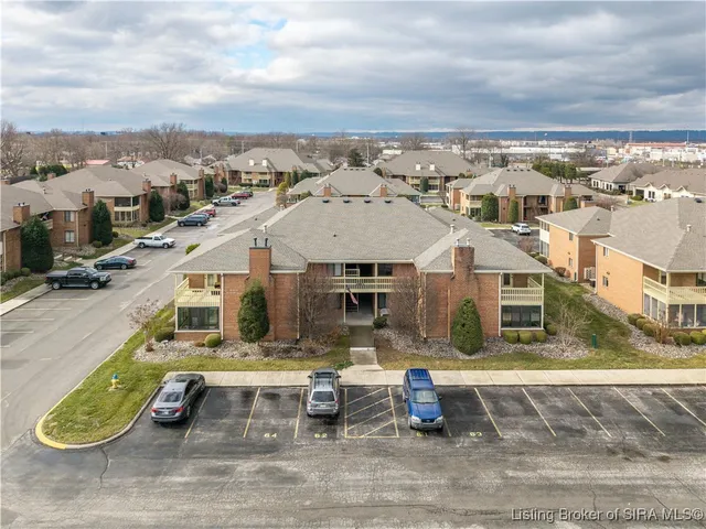 $196,500 | 1710 Williamsburg Drive, Unit 63, Jeffersonville, IN 47130