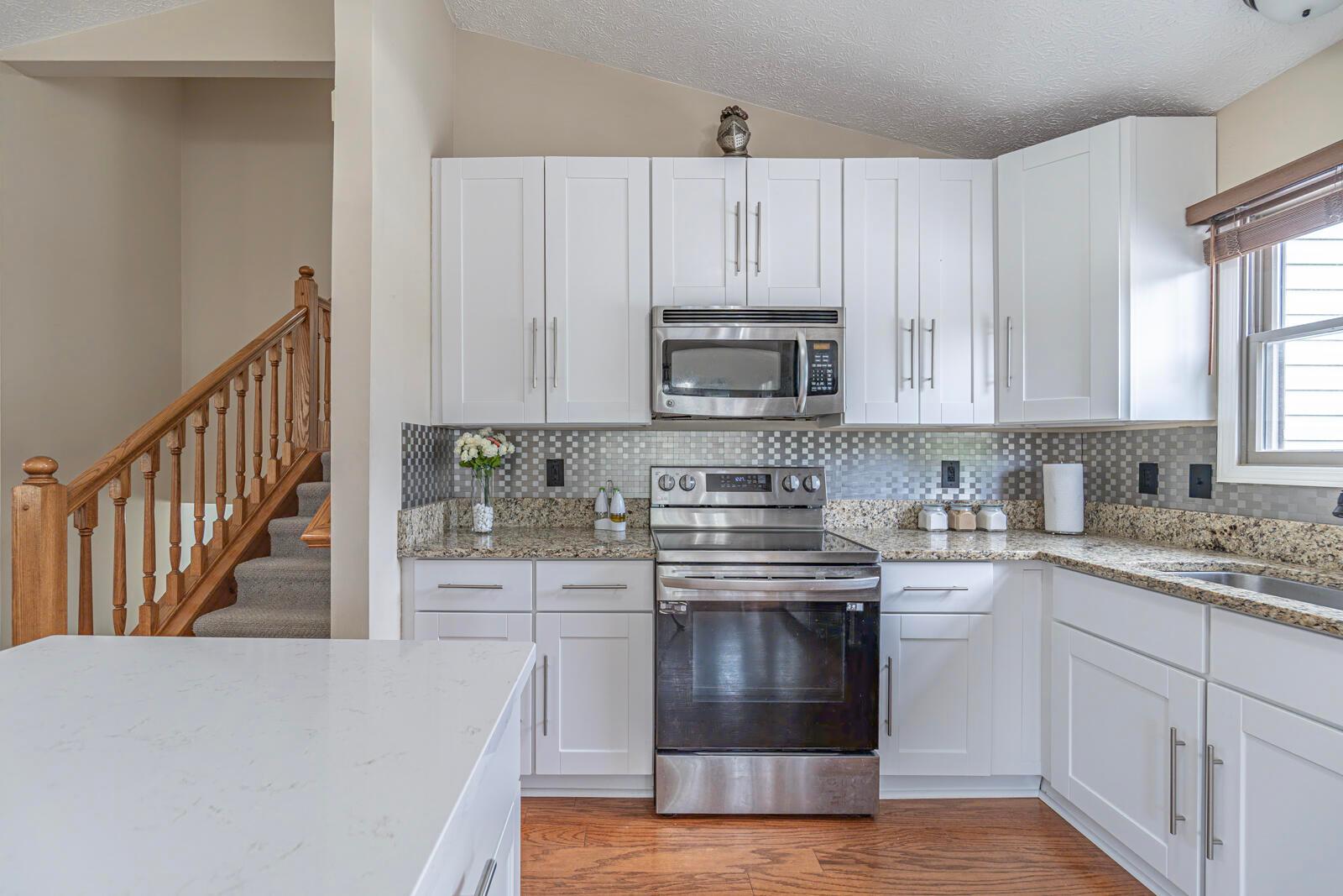 4450 Nickerson Road Columbus, OH 43228 - Photo 12 of 38 Kitchen