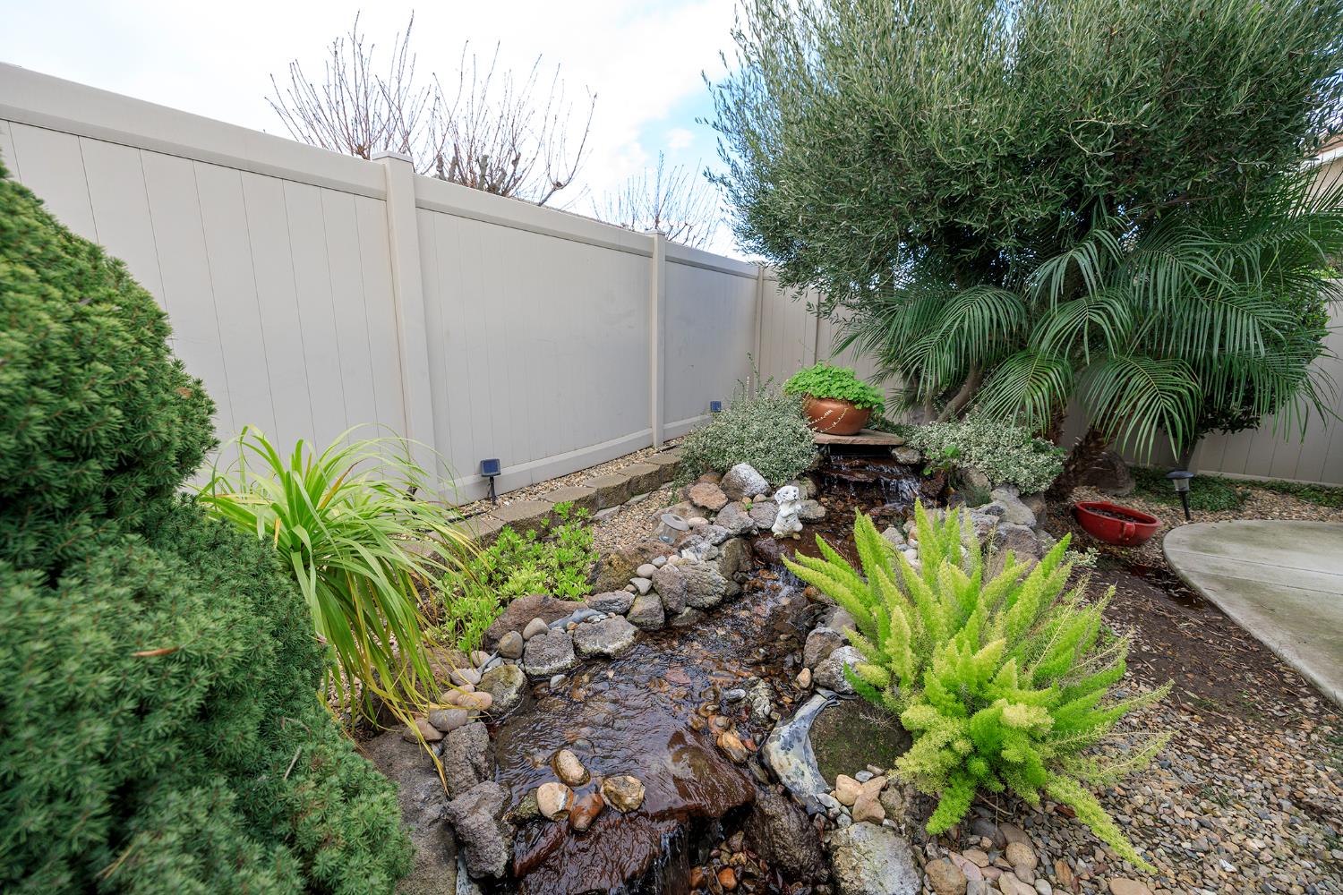 1771 Fox Trot Way Manteca, CA 95336 - Photo 48 of 54 a backyard of a house with a table and chairs