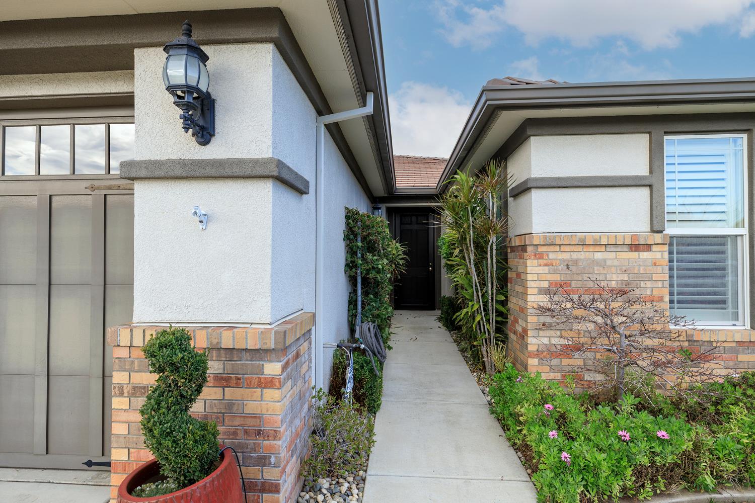 1771 Fox Trot Way Manteca, CA 95336 - Photo 5 of 54 a view of entryway