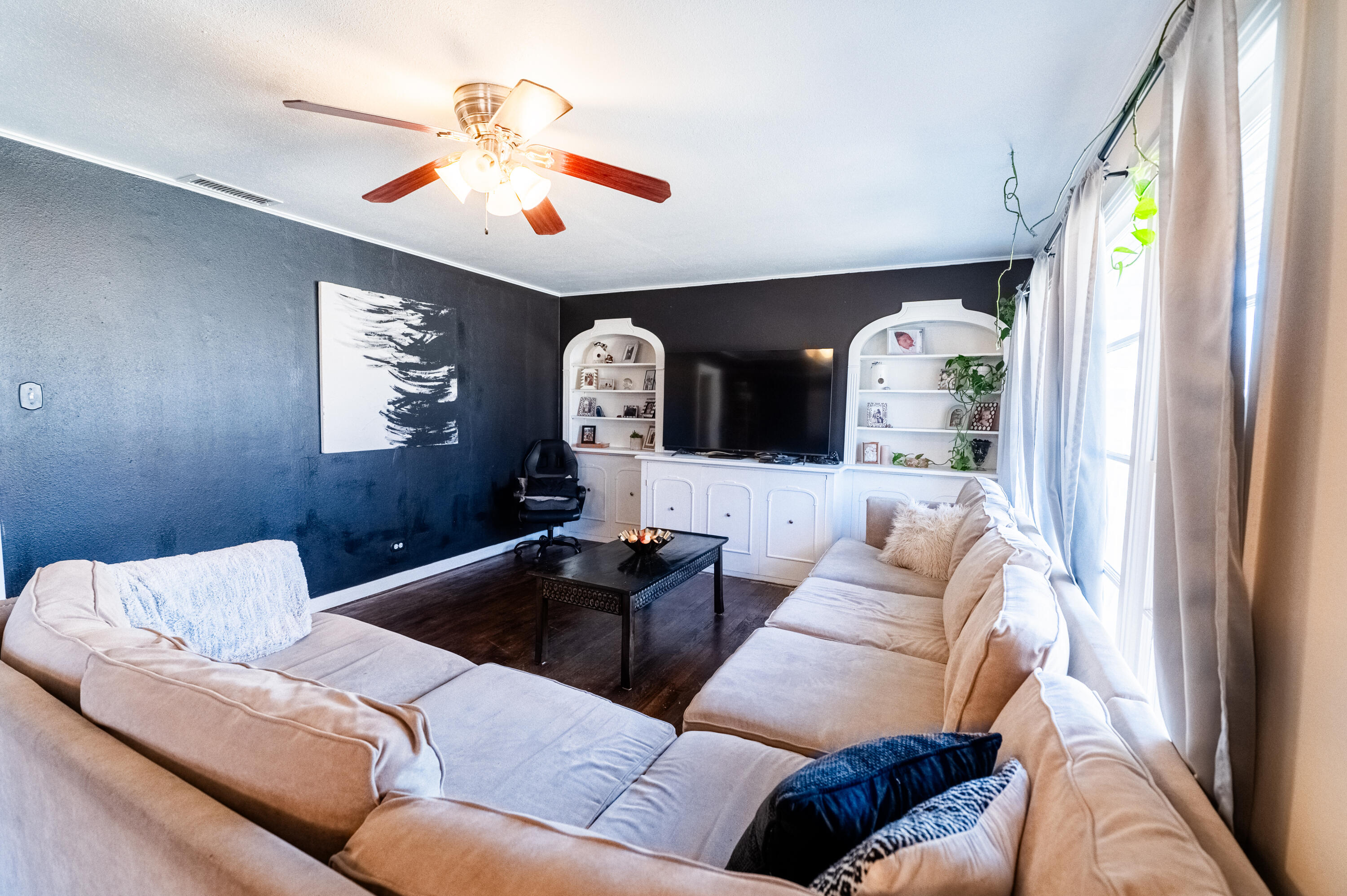 520 East 12th Street Littlefield, TX 79339 - Photo 3 of 17 a living room with furniture and a large window