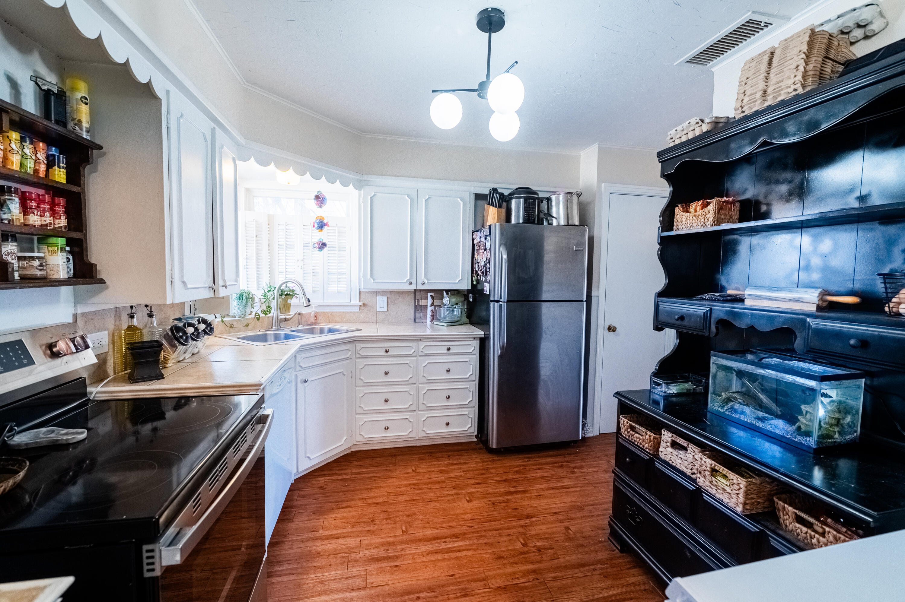 520 East 12th Street Littlefield, TX 79339 - Photo 4 of 17 a kitchen with a refrigerator and a stove