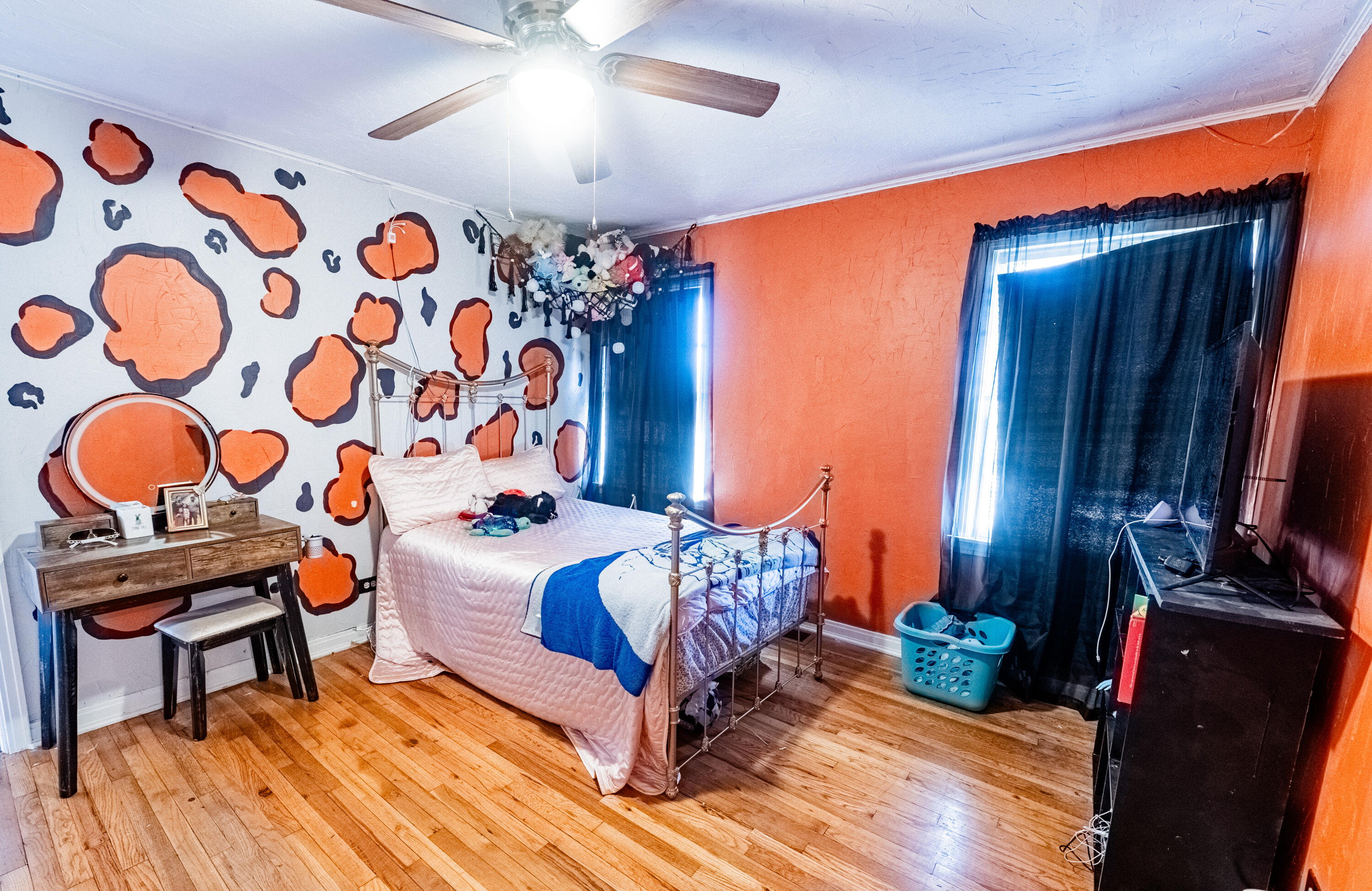 520 East 12th Street Littlefield, TX 79339 - Photo 6 of 17 a living room with furniture and wooden floor