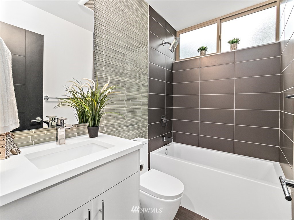 744 North 95th Street Seattle, WA 98103 - Photo 4 of 20