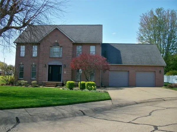 $395,000 | 5 Sawgrass Circle, Belpre, OH 45714