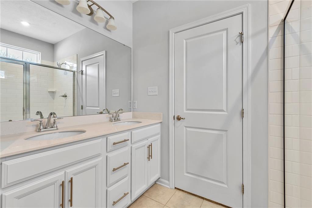 119 Rivulet Place Zelienople, PA 16063 - Photo 13 of 25 a bathroom with 2 sink and a mirror