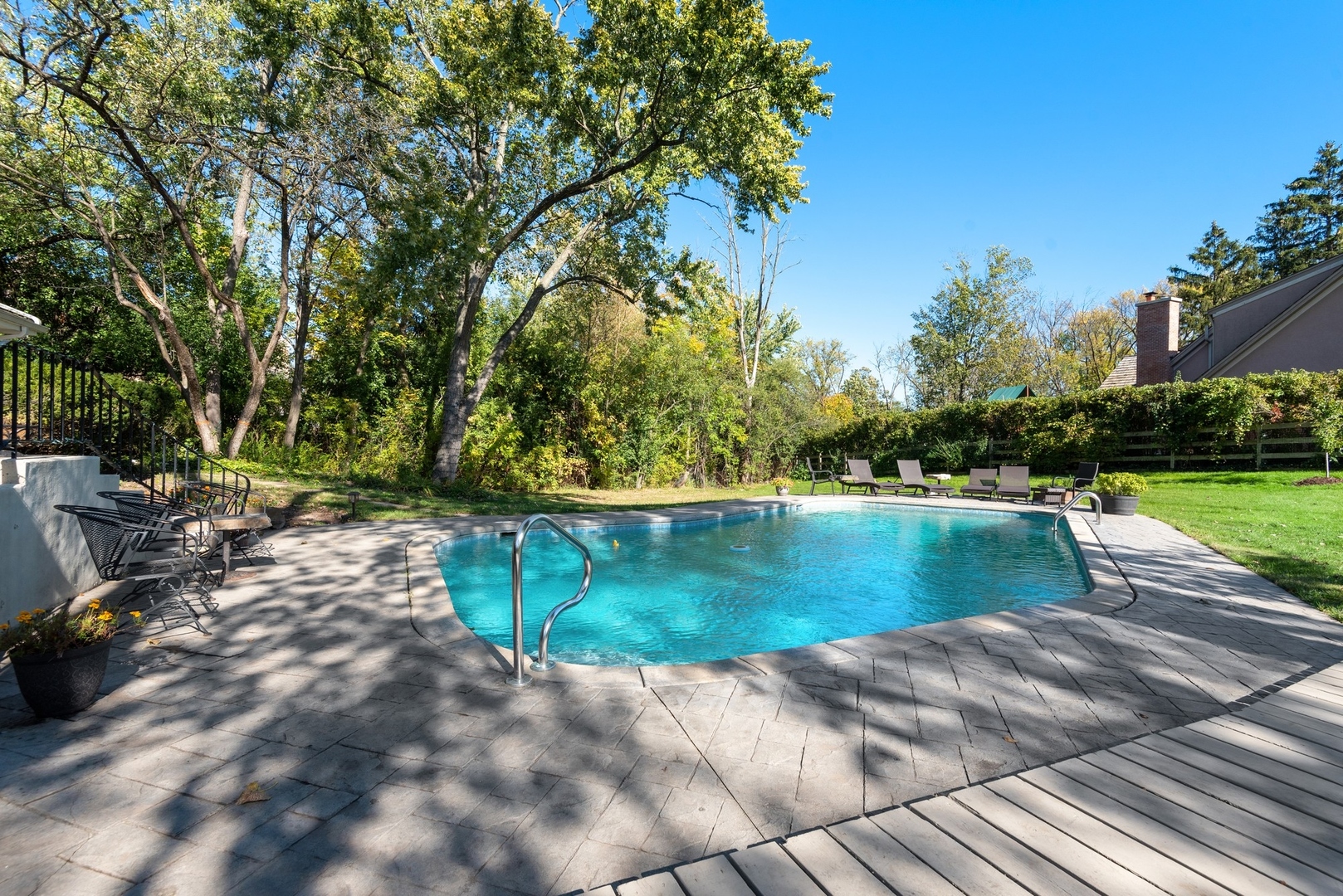 470 Voltz Road Northbrook, IL 60062 - Photo 47 of 58 a view of a yard with wooden fence