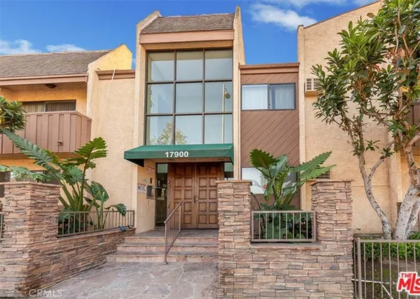 $289,900 | 17900 Sherman Way, Unit 226, Reseda, CA 91335