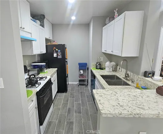 $289,900 | 17900 Sherman Way, Unit 226, Reseda, CA 91335